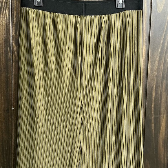 Piphany Midi Pencil Skirt with Ribbed High-Low Design-Green-Size: Medium - Picture 5 of 8